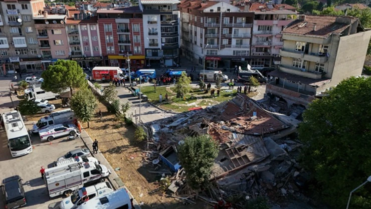 Balıkesir'deki Depremin Yol Açtığı Yıkım Dronla Görüntülendi