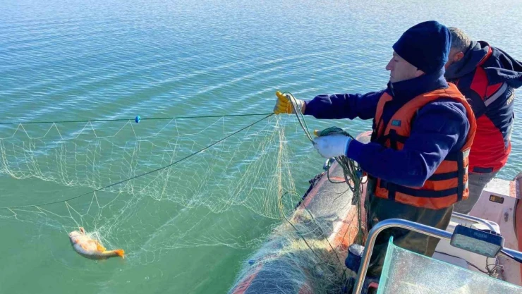 Barajdan 4 Bin Metre Uzunluğunda Hayalet Ağ Çıktı