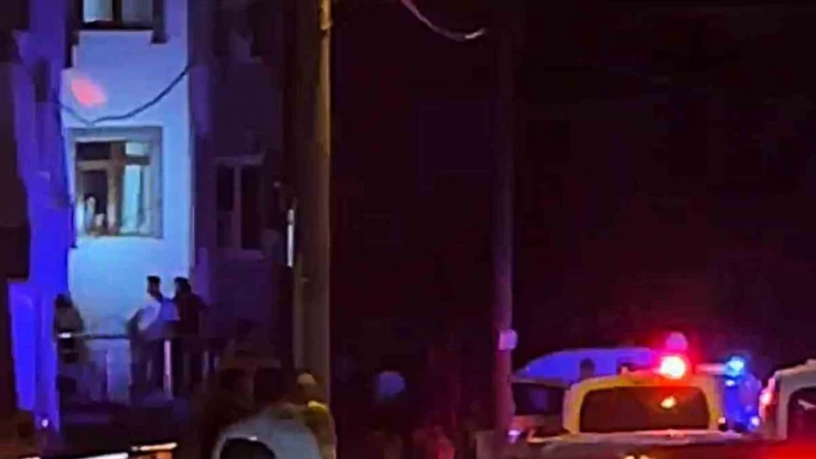 Eski Karısını Ve Üvey Kızını Bıçakla Yaraladı