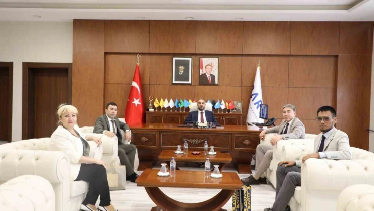 BARÜ, Özbekistan İle Eğitimde İş Birliği Ağını Genişletiyor