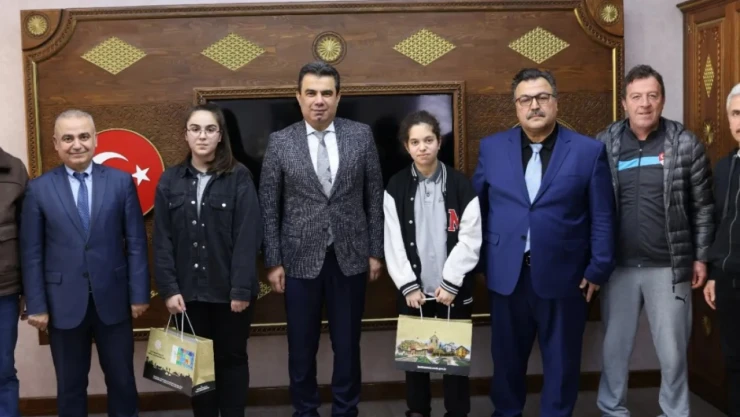 Başarılı Öğrenciler Ödüllendirildi