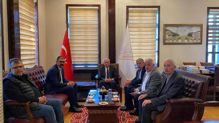 Başesgioğlu Kaymakam Demirdağ'ı Ziyaret Etti