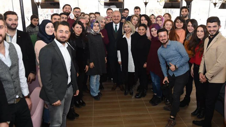 Başkan Babaş, üniversiteli gençlerle buluştu