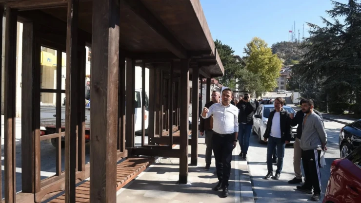 Başkan Baltacı Otobüs Duraklarındaki Çalışmaları İnceledi