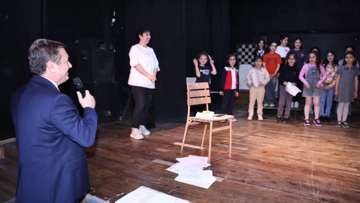 Başkan Erdem, Çocuk Korosu Provasında Minik Sanatçılarla Buluştu