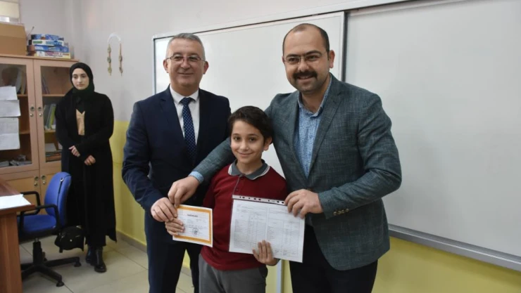 Başkan Kavakligil'in öğrenciyle sohbeti gülümsetti