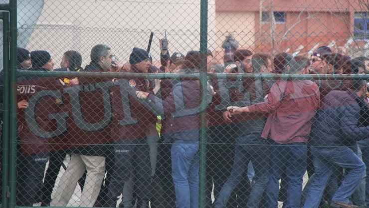 Bayburt taraftar gurupları arasında kavga çıktı