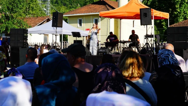 Bayram şenliği vatandaşları coşturdu