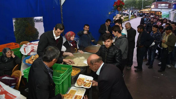 Belediye 2 noktada iftar veriyor