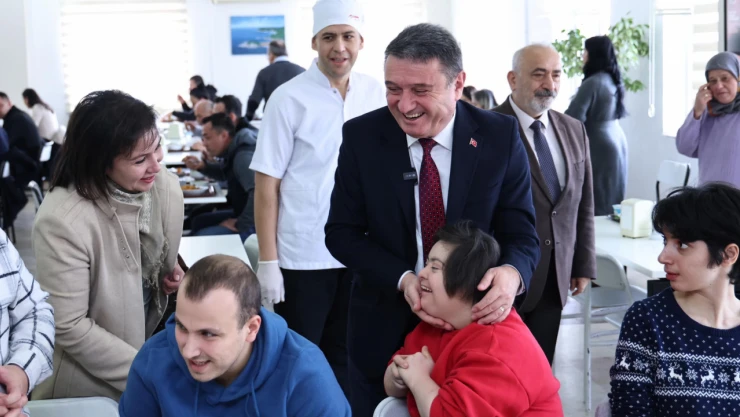 Belediye Başkanı Erdem Öğrencilerle Buluştu