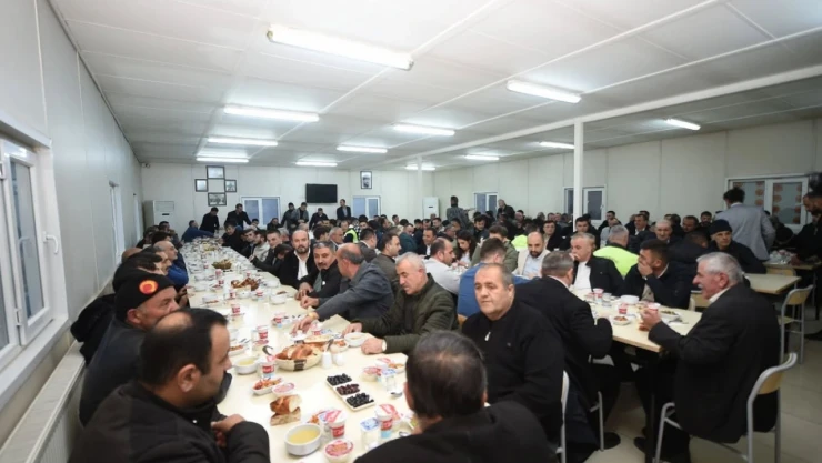 Belediye Başkanı Hasan Baltacı Belediye Çalışanlarıyla İftar Yaptı