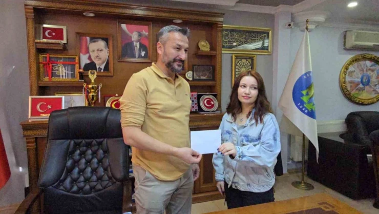 Belediye Başkanından Genç Ressama İlginç Ceza