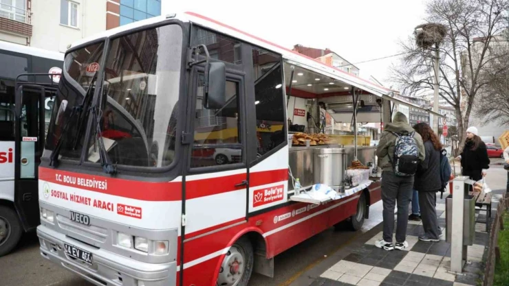 Öğrencilere Çay ve Simit İkramı