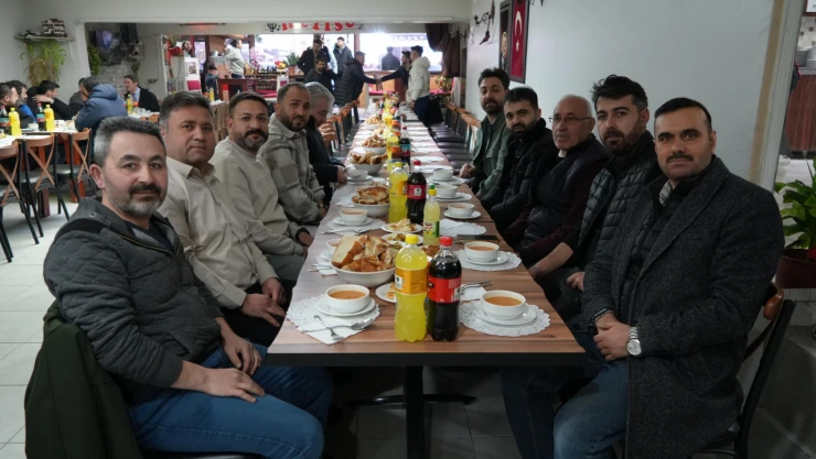 Berber Ve Kuaförler İftarda Bir Araya Geldi