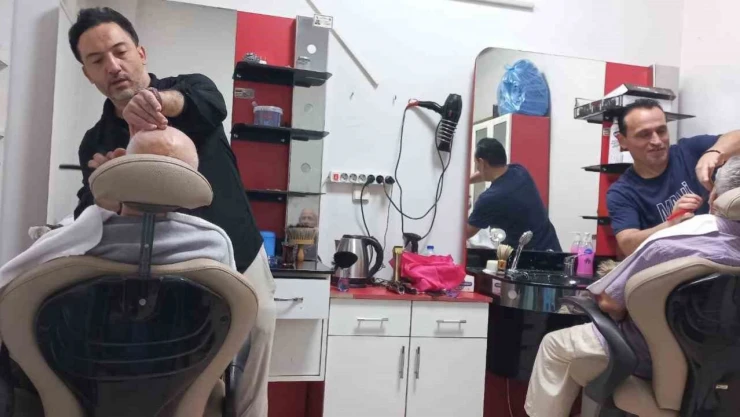 Berberler Odasından Huzuervinde Kalan Yaşlılara Ücretsiz Kişisel Bakım