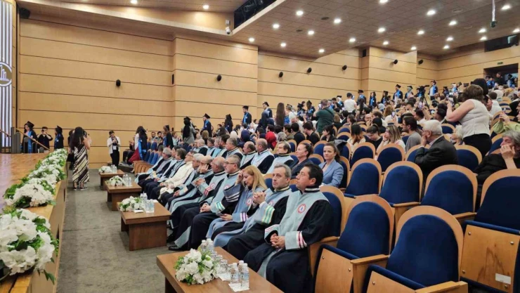 BEUN'de Mezuniyet Coşkusu