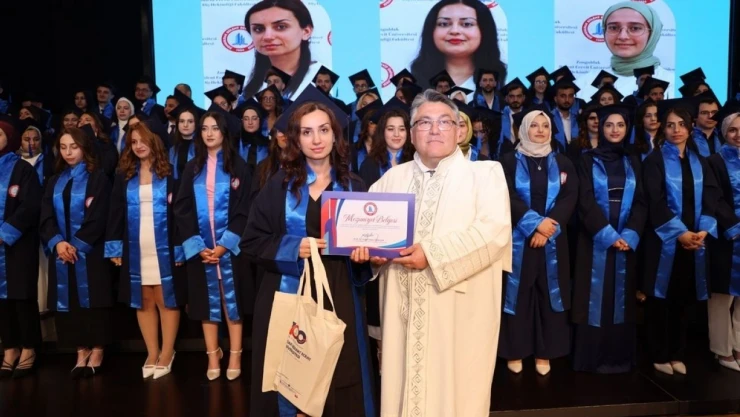 BEUN Diş Hekimlerini Coşku Ve Gururla Geleceğe Uğurladı