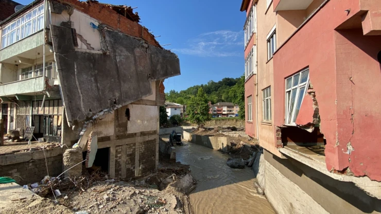 Beycuma'da yaralar sarılıyor