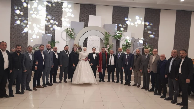 Beyza İle Hacı Hüseyin Evlendi