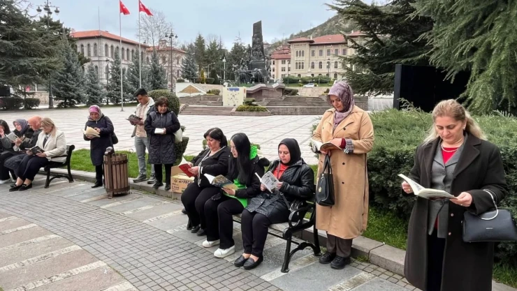 Birlikte Kitap Okudular