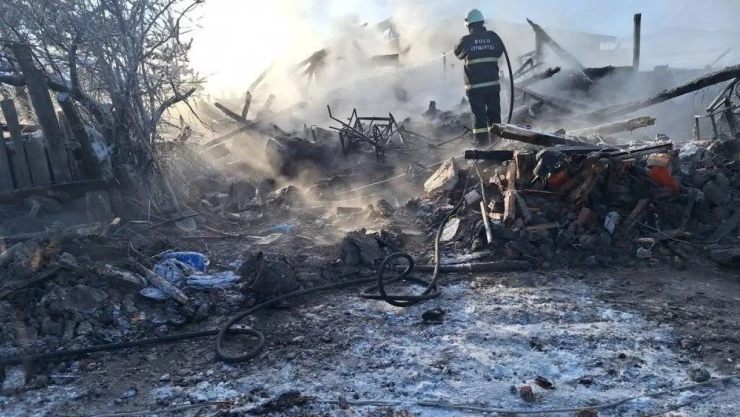 10 Kişi Yaşıyordu: Küle Döndü