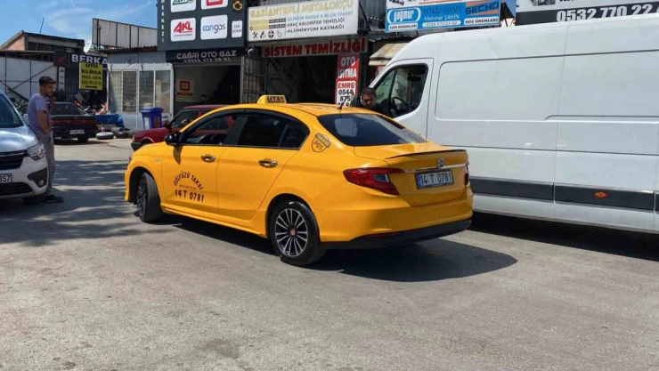 Bolu'da Alkollü Yolcu, Taksi Şoförüne Kurusıkı Silah Çekti