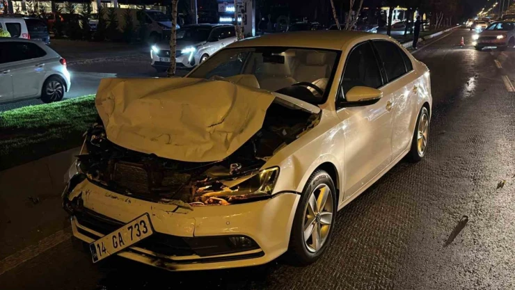 Bolu'da D-100'de İki Otomobil Çarpıştı: 2 Yaralı