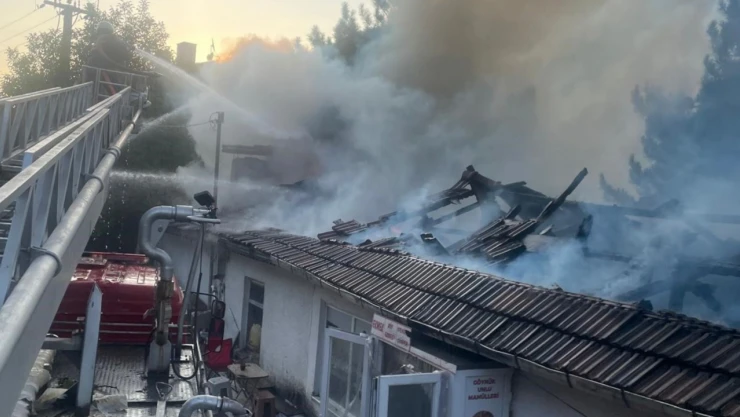Bolu'da Ekmek Teknesi Yanarak Kül Oldu