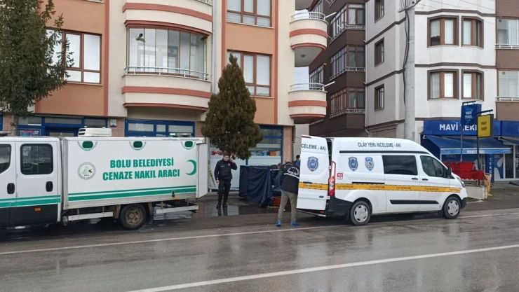 Hava Almak İçin Balkona Çıktı Hayatını Kaybetti