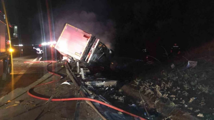 Bolu'da Kaza Yapan Tır Alev Alev Yandı