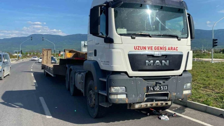 Bolu'da Bisikletli Tırın Altında Kaldı: Genç Sürücü Ağır Yaralı