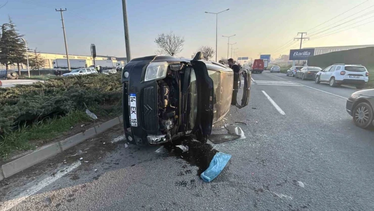 Bolu'da Kontrolden Çıkan Otomobil Devrildi: 1 Yaralı