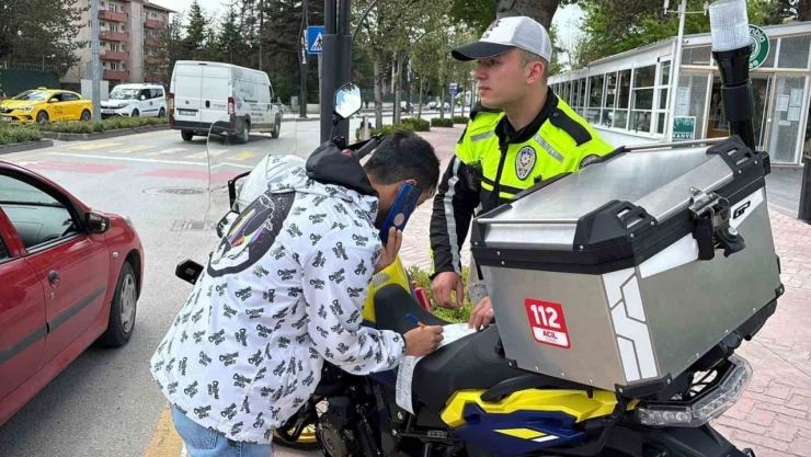 Sinyal Vermeyen Sürücülere Ceza Yağdı