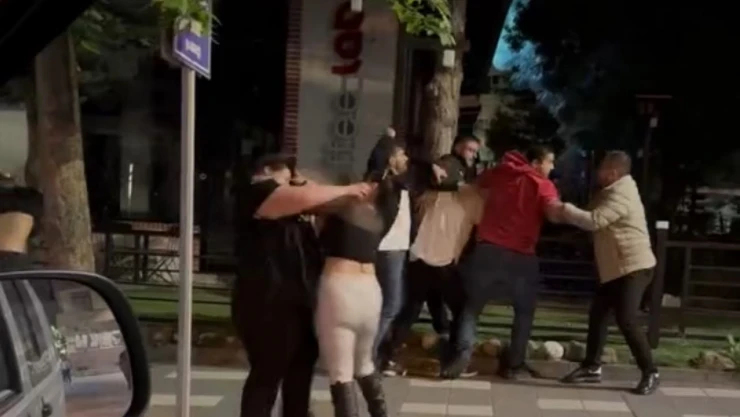 Bolu'da Sokak Ortasında Kavga