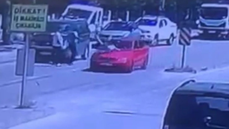 7 Yaşındaki Çocuğa Otomobil Çarptı