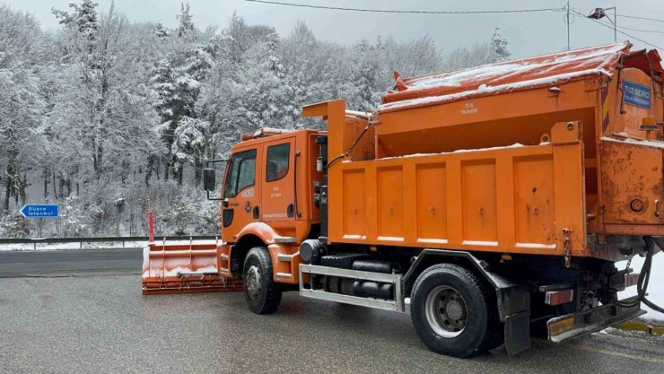 Bolu Dağı Geçişinde Kar Yağışı Etkili Oluyor