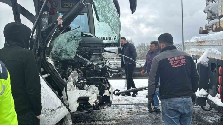 Bolu Dağı Geçişinde Zincirleme Kaza: 10 Yaralı