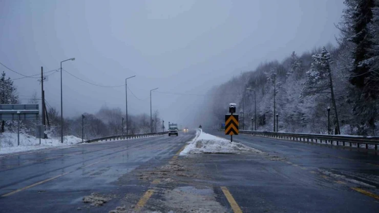 Bolu Dağı'nda Hafif Kar Yağışı Etkili Oluyor