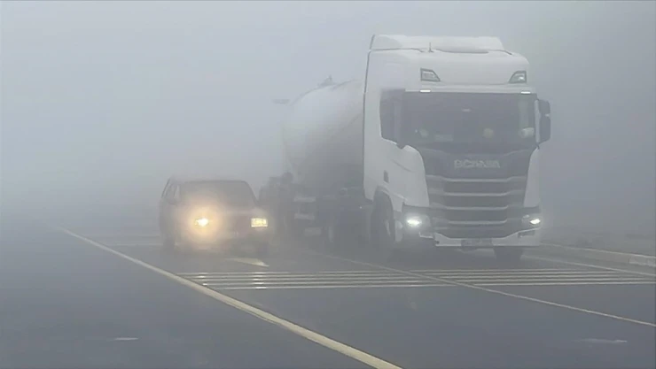 Bolu Dağı'nda Sis Ulaşımı Olumsuz Etkiledi