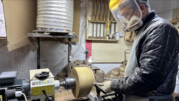 Boş Zamanlarında Ahşaptan Mutfak Malzemeleri Yapıyor