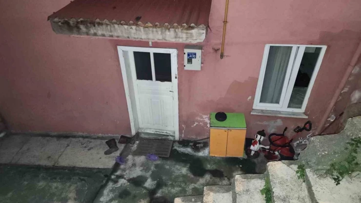 O Çocuk Evde Ölü Bulundu