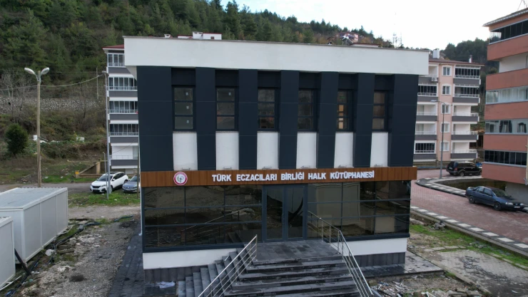 Bozkurt'a Kütüphane Eczacılardan