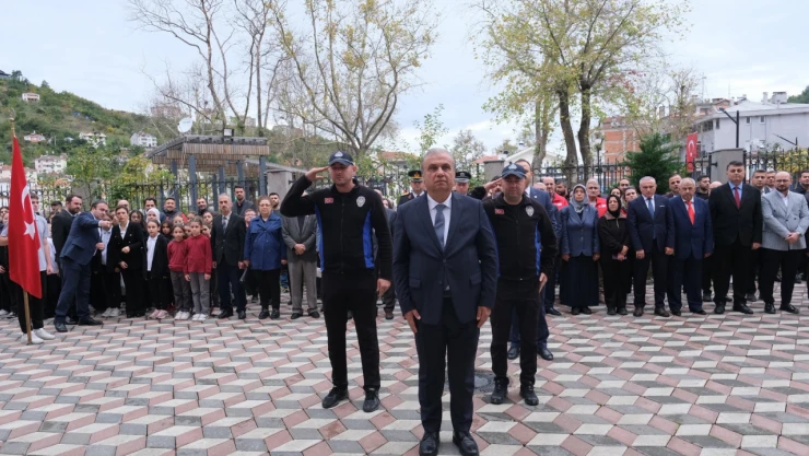 Bozkurt'ta Çelenk Sunma Töreni Gerçekleştirildi