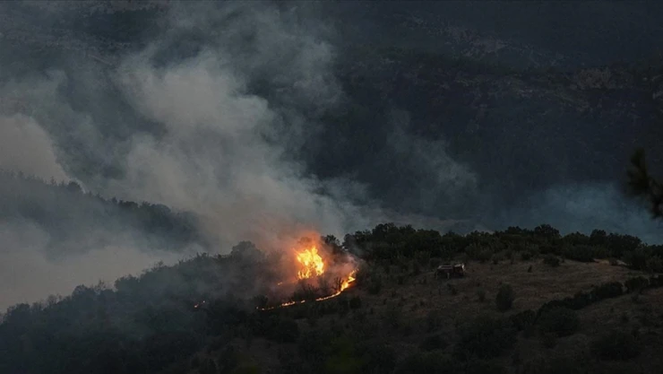 Bursa-Balıkesir Sınırında Çıkan Orman Yangınına Müdahale Sürüyor