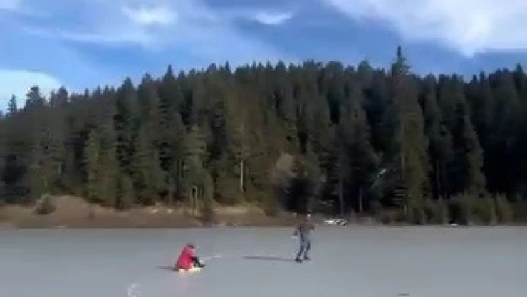 Buz Tutan Gölette Kızağa Bindiler