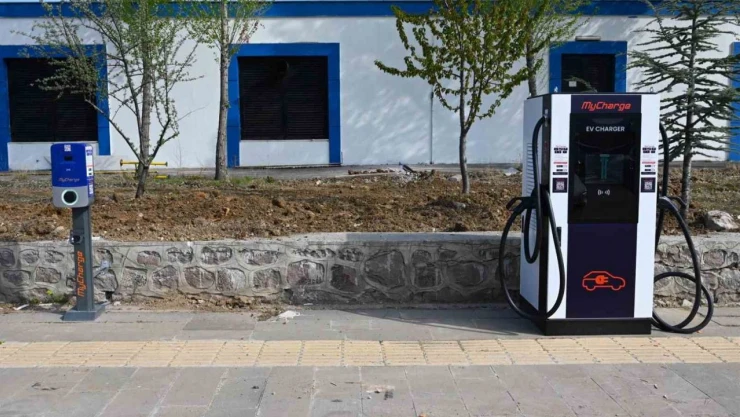 ÇAKÜ'ye Elektrikli Araç Şarj İstasyonu Kuruldu