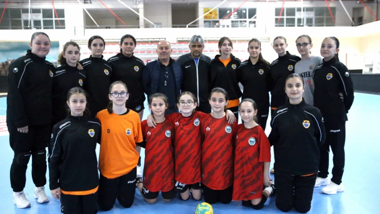 Çalıştırdığı İki Takım da Türkiye Finallerinde