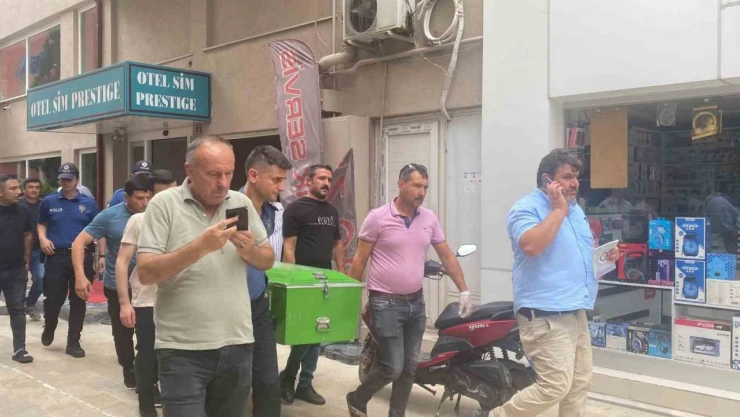 Otel Odasında Ölü Bulundu