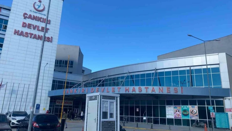 Tartışma Kanlı Bitti: 20 Yaşındaki Genç Ağır Yaralandı