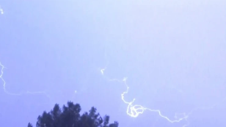 Çankırı'da Geceyi Şimşekler Aydınlattı